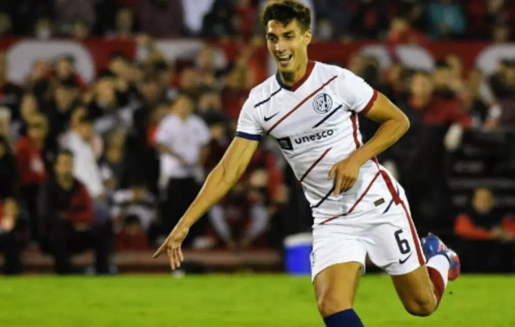Los tres defensores que sondeó River