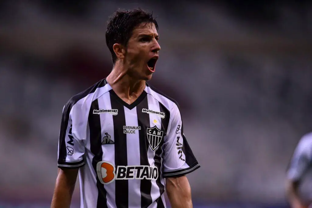 Nacho Fernández celebra gol con Atlético Mineiro.